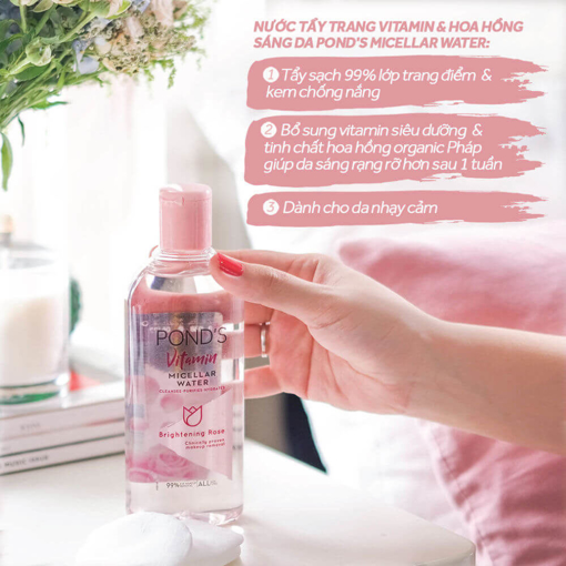 Picture of Nước tẩy trang Pond's Vitamin và hoa hồng sáng da 235ml