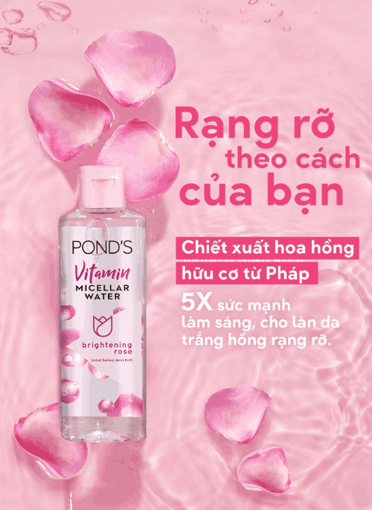Ảnh của Nước tẩy trang Vitamin và hoa hồng sáng da Pond's 235ml