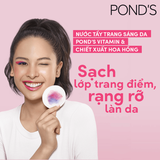 Ảnh của Nước tẩy trang Vitamin và hoa hồng sáng da Pond's 235ml